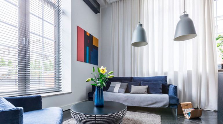 La gran diferencia entre cortinas y persianas